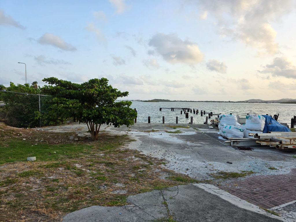 Authorities Respond to Reported Fuel/Oil Odor Near PJIAE Airport Area | Government of Sint Maarten