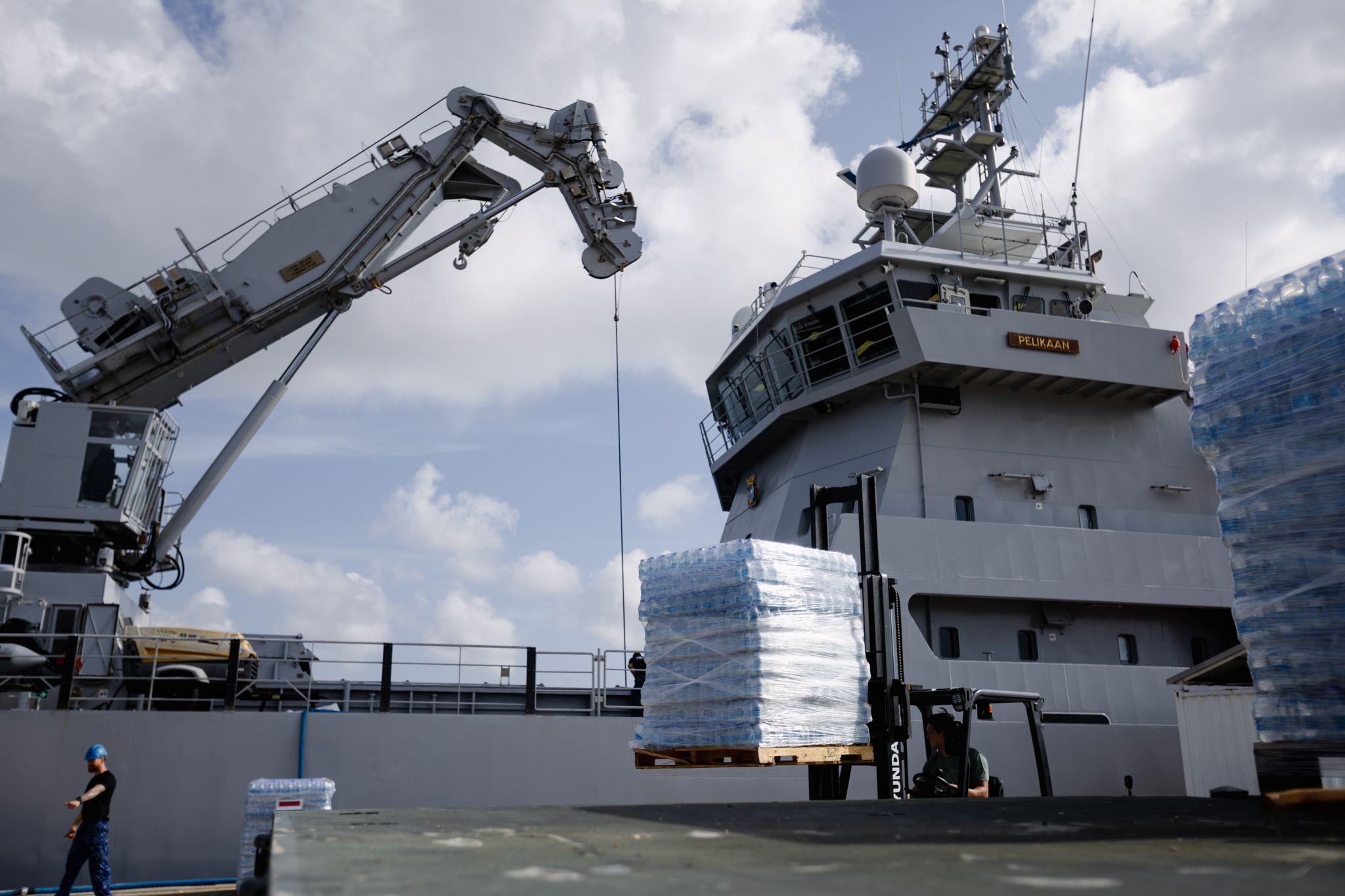 MINDEF PELI beladen hulpgoederen VEN 1